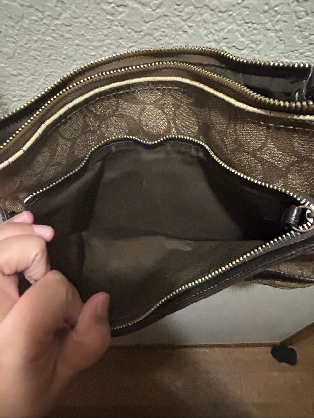Cute Authentic Coach Crossbody - Picture 4 of 13